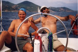 Susi und Josh beim Segeln vor Elba