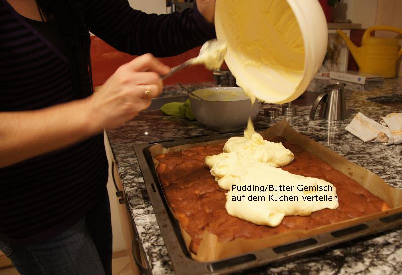 Pudding-Butter auf Kuchen