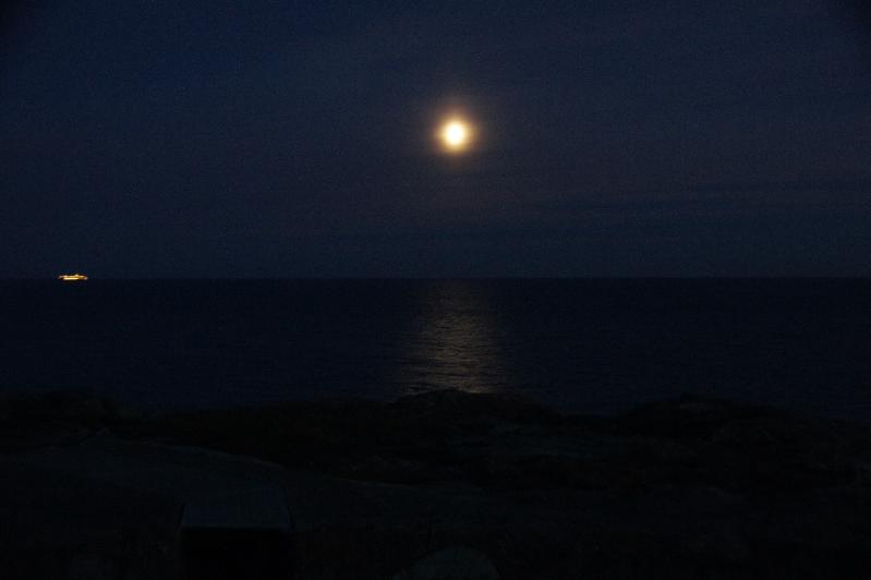 Mond und Schiff