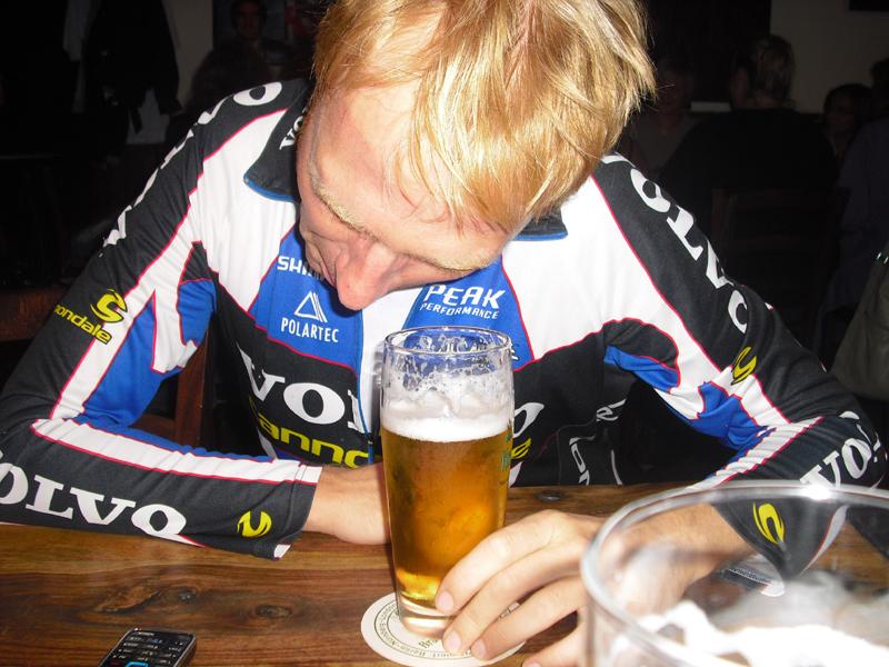 zu tief ins Glas gucken
