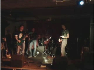 NOISE VISION life im Underground in der Mlze - Mario beim Spielen