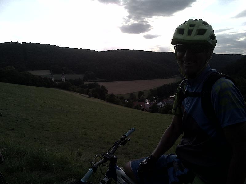 Iso vor hellem Himmel